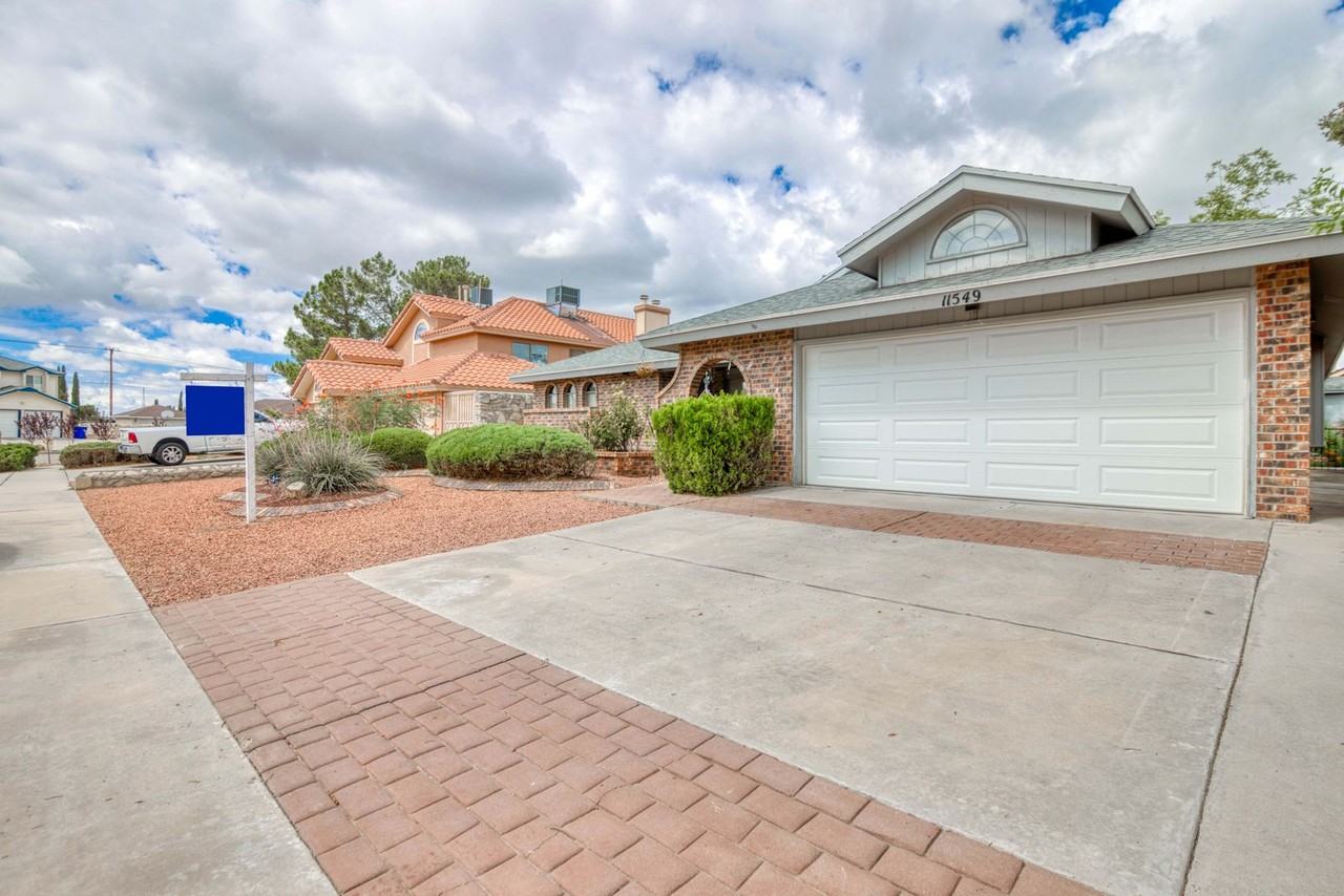 11549 James Grant Dr - Photo 2 of 32