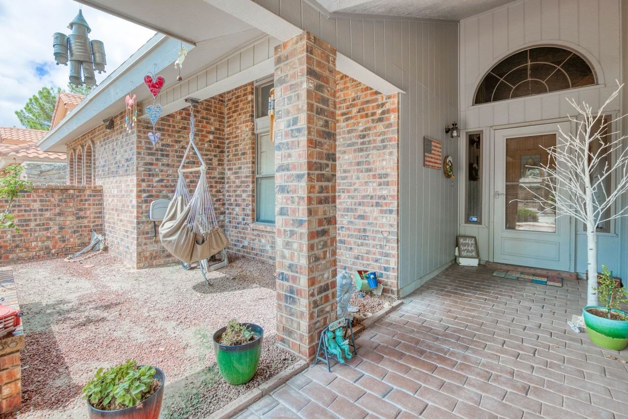 11549 James Grant Dr - Photo 3 of 32