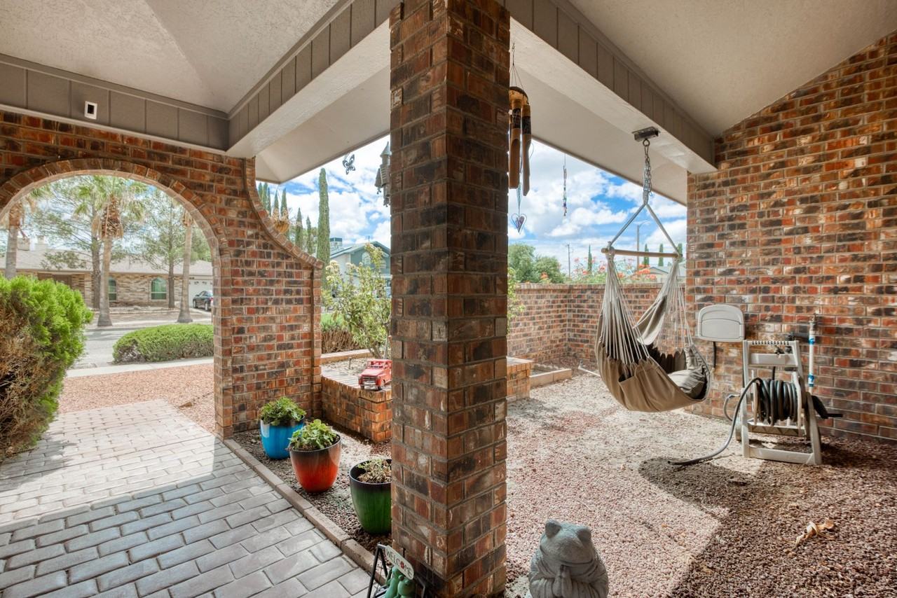 11549 James Grant Dr - Photo 5 of 32