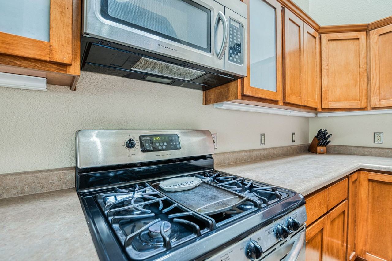 11549 James Grant Dr - Photo 7 of 32