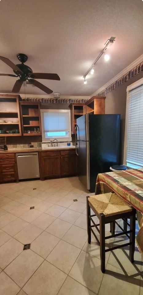 109 S Broadway St - Photo 7 of 9