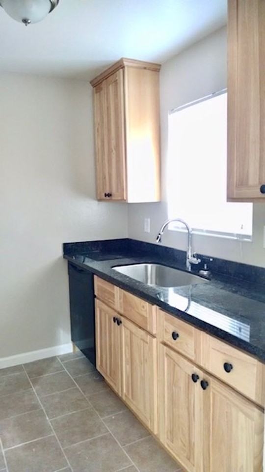 2112 L St #4 - Photo 4 of 12