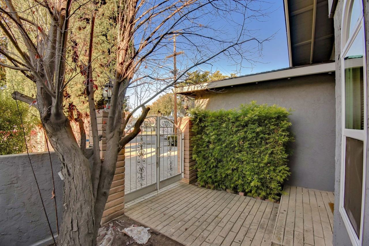 1155 Lincoln St - Photo 3 of 49