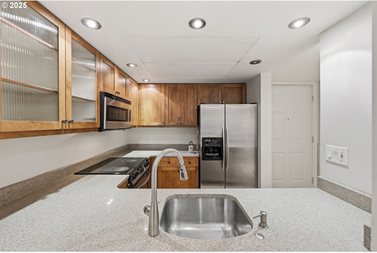 6625 W Burnside St #250 - Photo 5 of 33