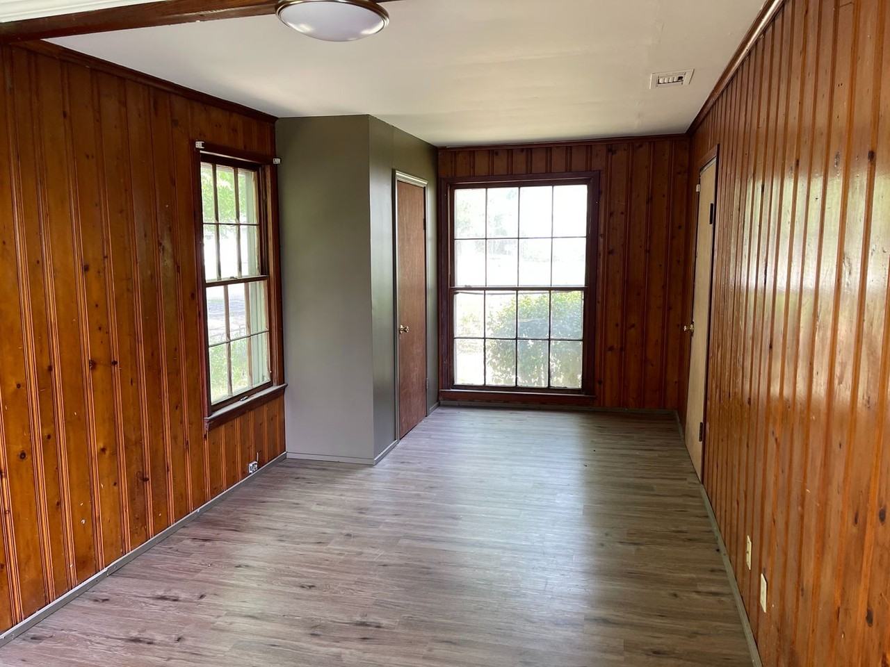 2741 Essex St - Photo 2 of 8