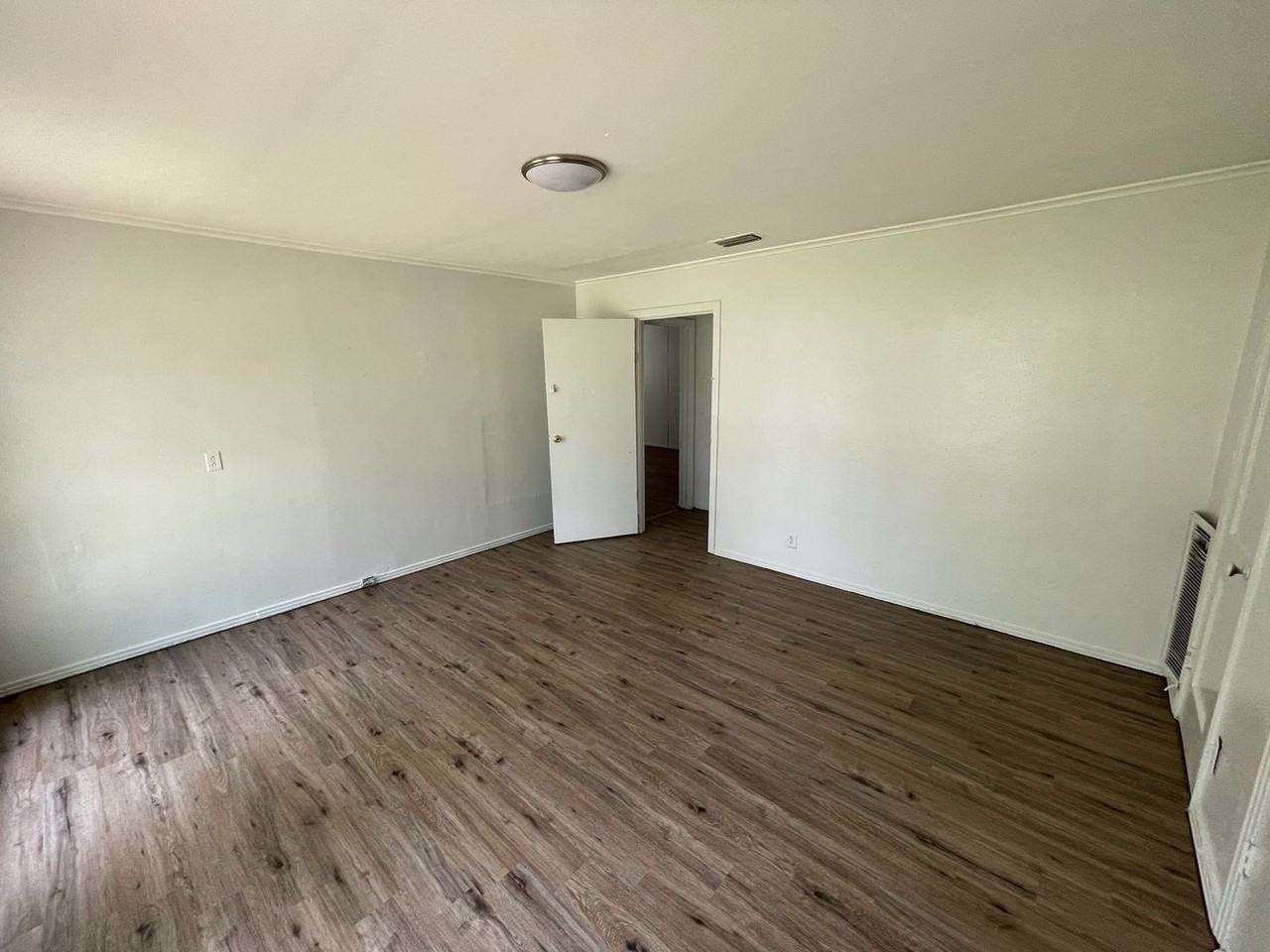 2741 Essex St - Photo 6 of 8