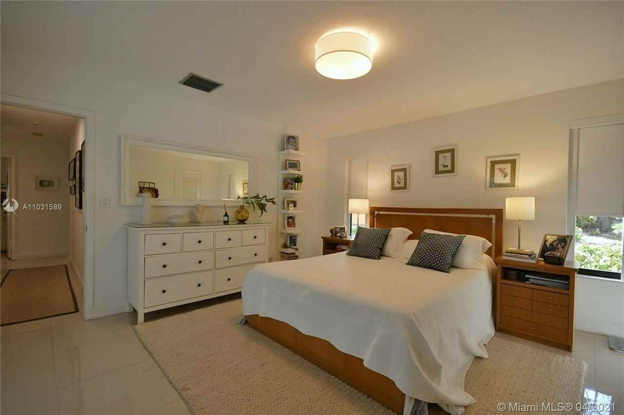 16100 Sw 76th Ave - Photo 7 of 9