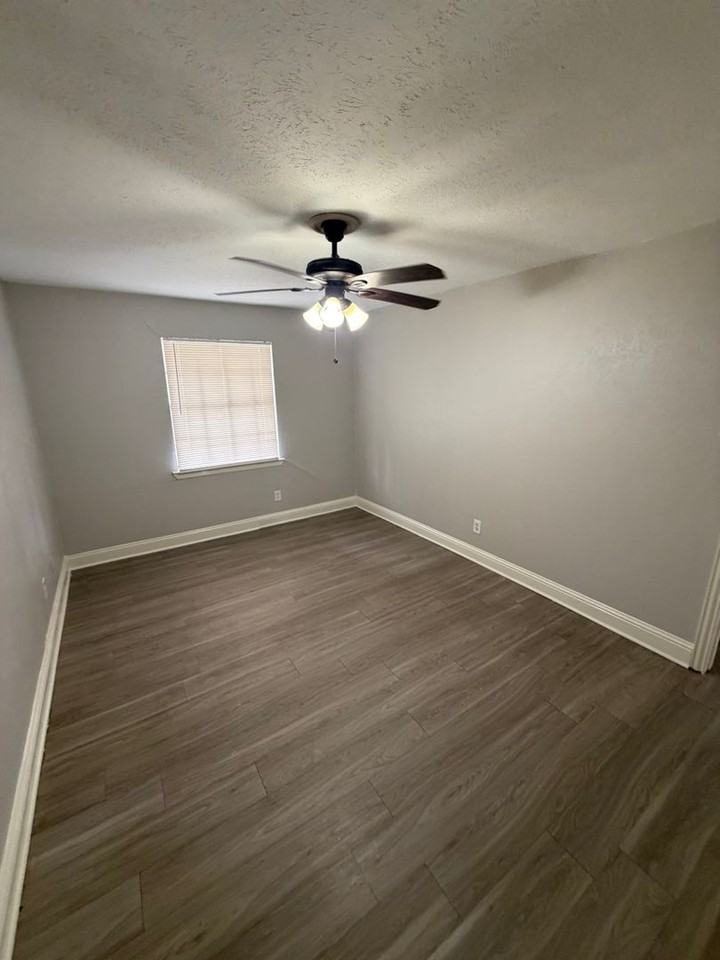 425 Price Dr - Photo 4 of 18