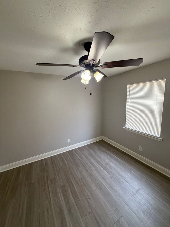 425 Price Dr - Photo 7 of 18