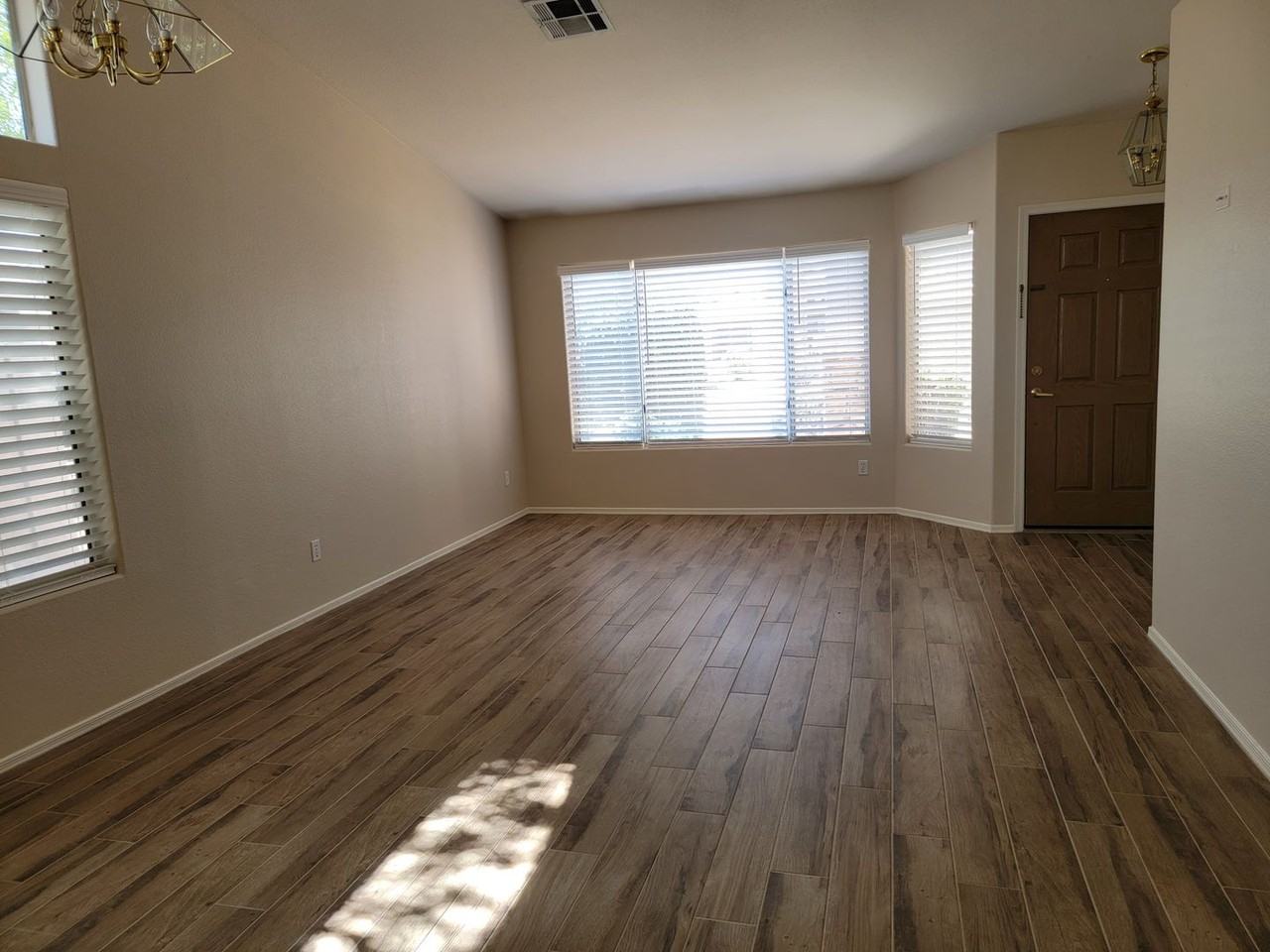 8362 W Paradise Dr - Photo 3 of 24