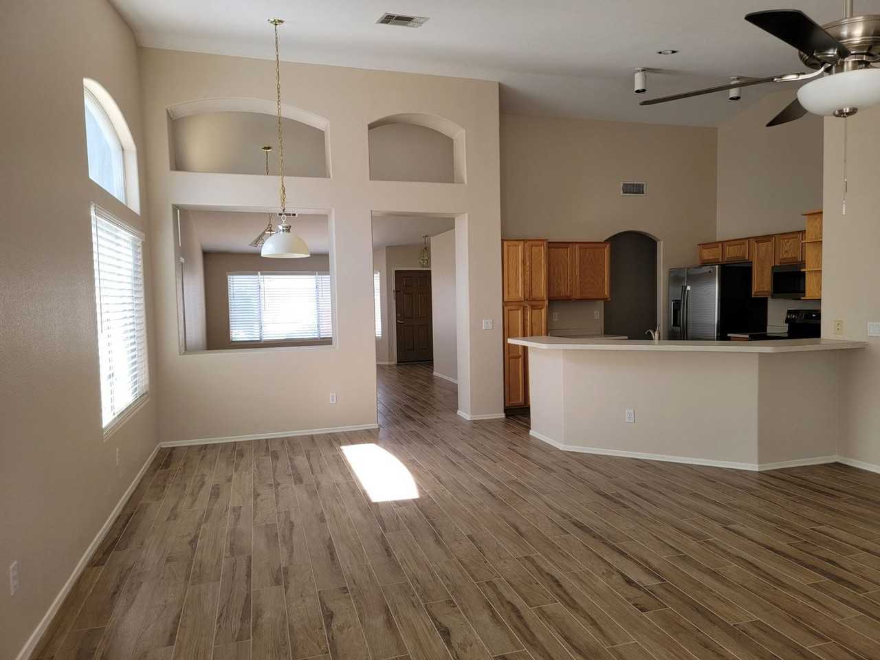 8362 W Paradise Dr - Photo 5 of 24