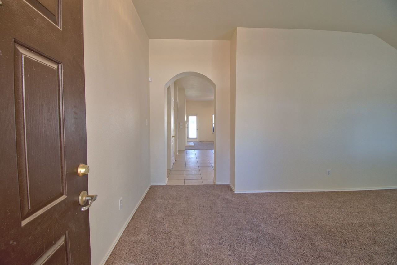 123 Aguilar Dr - Photo 4 of 23