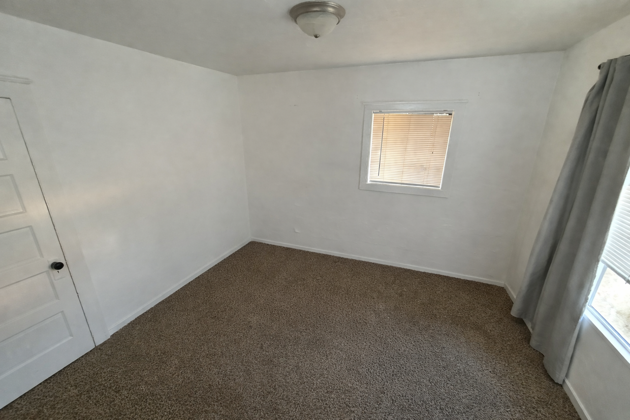 1125 Nw Albany Ave - Photo 4 of 10