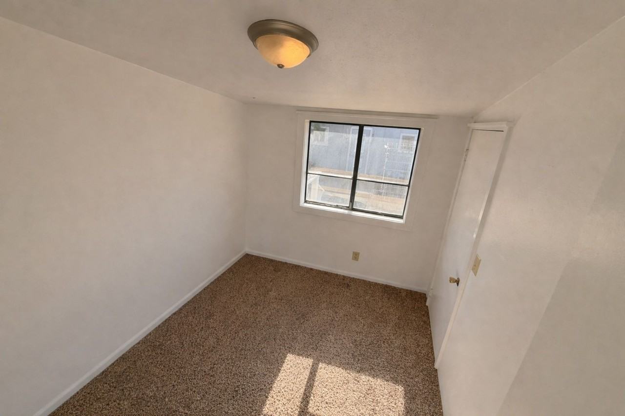 1125 Nw Albany Ave - Photo 5 of 10