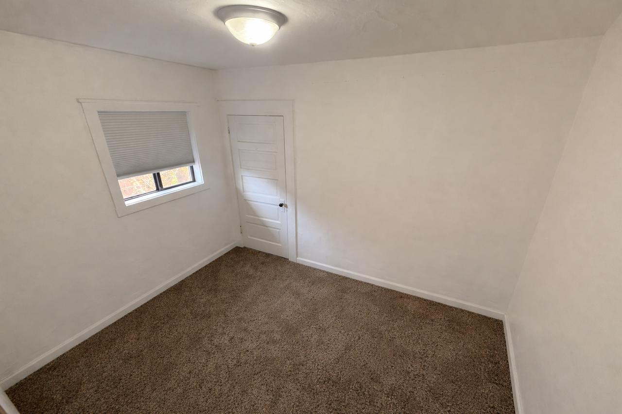 1125 Nw Albany Ave - Photo 6 of 10