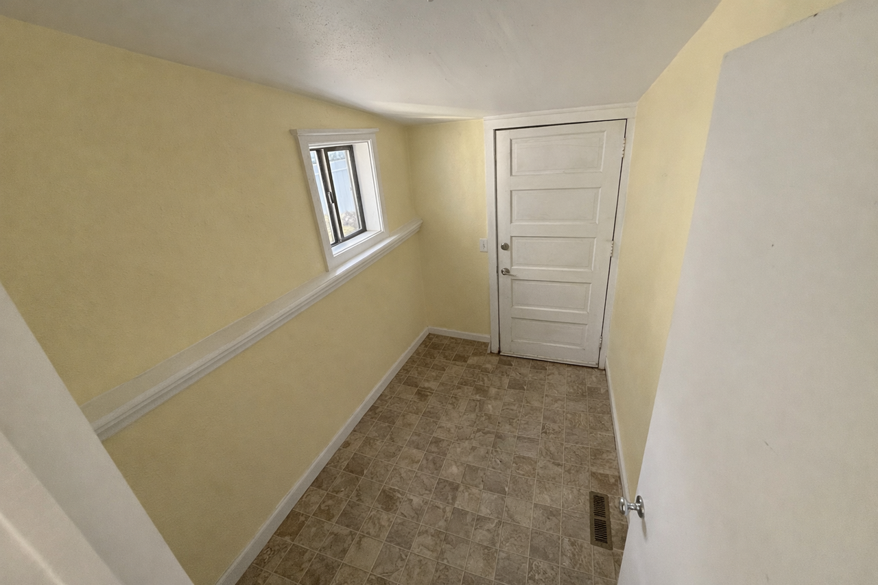 1125 Nw Albany Ave - Photo 7 of 10