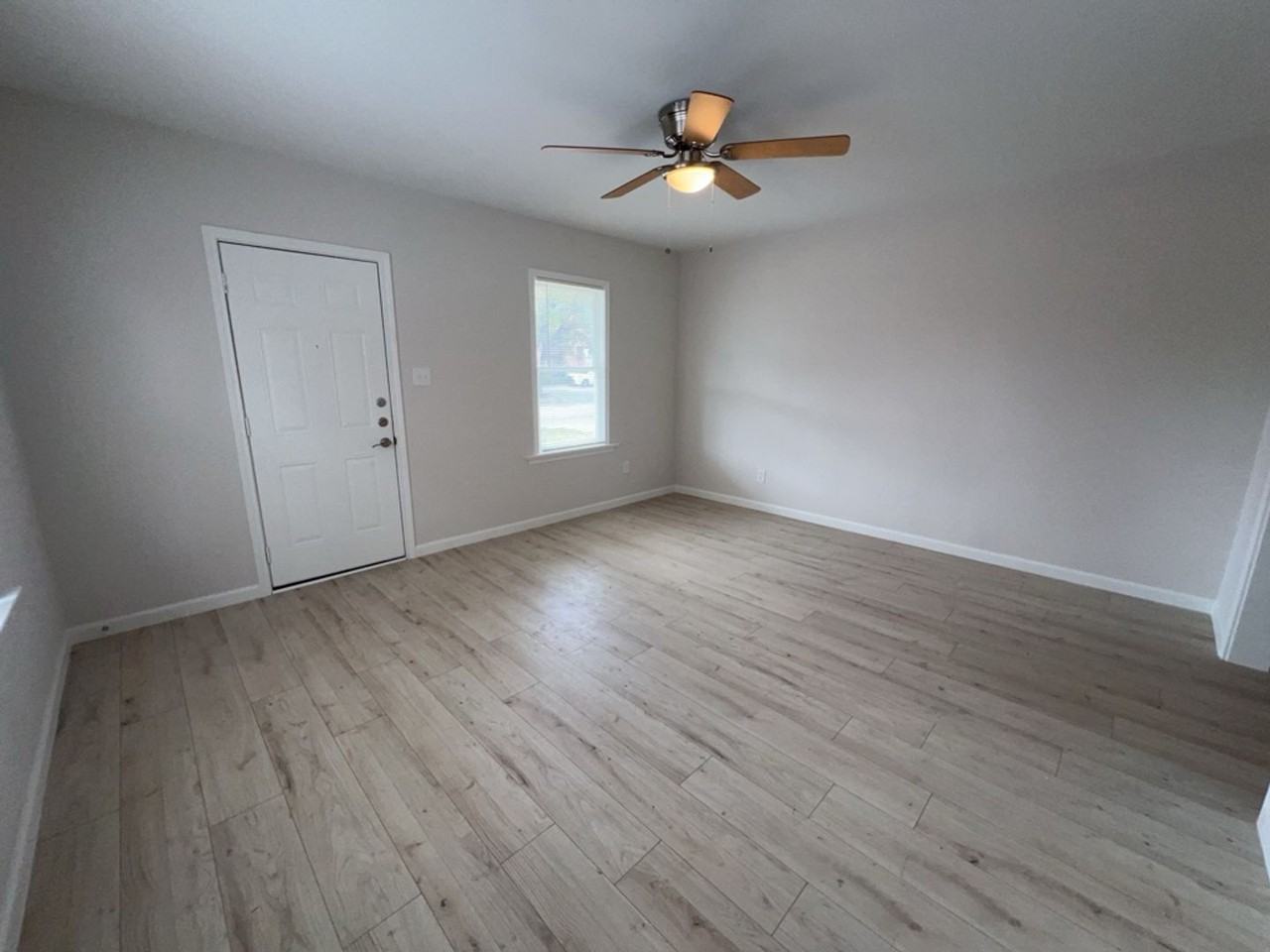 1006 Studewood St - Photo 4 of 15