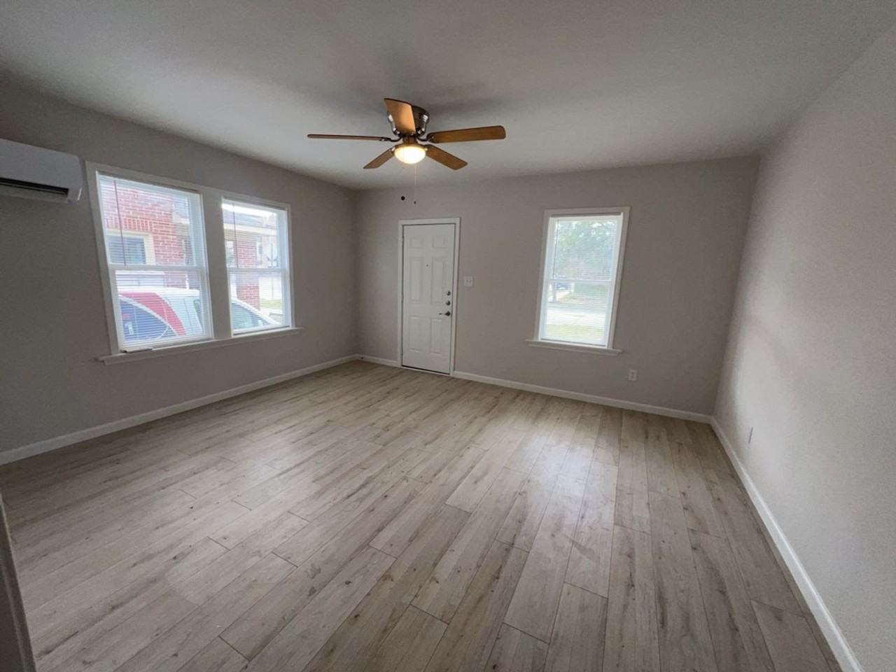 1006 Studewood St - Photo 5 of 15