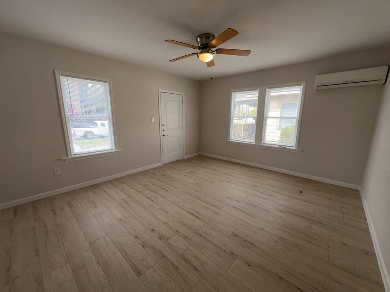 1008 Studewood St - Photo 4 of 15