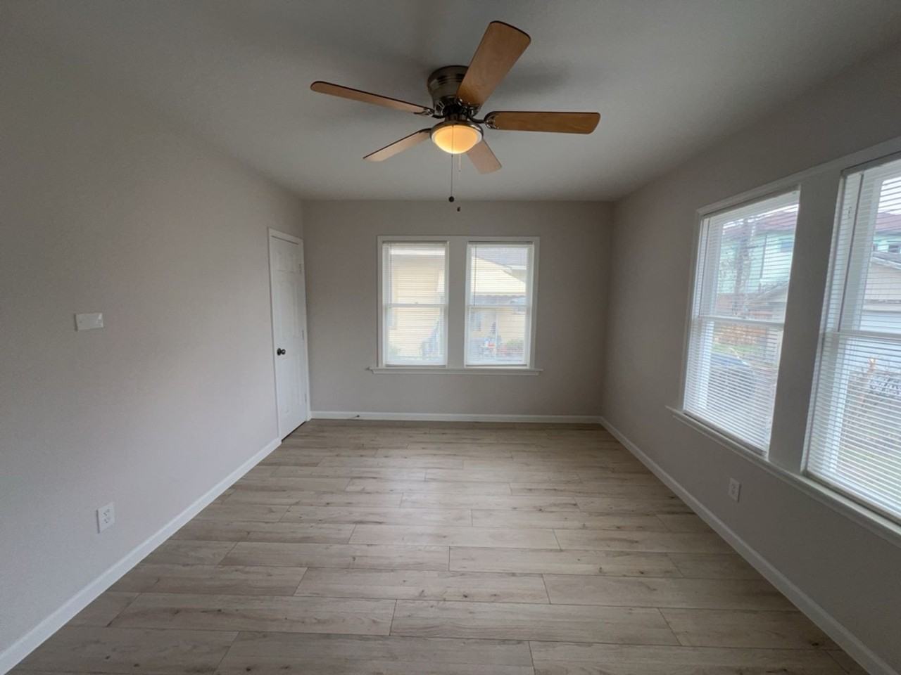 1008 Studewood St - Photo 5 of 15