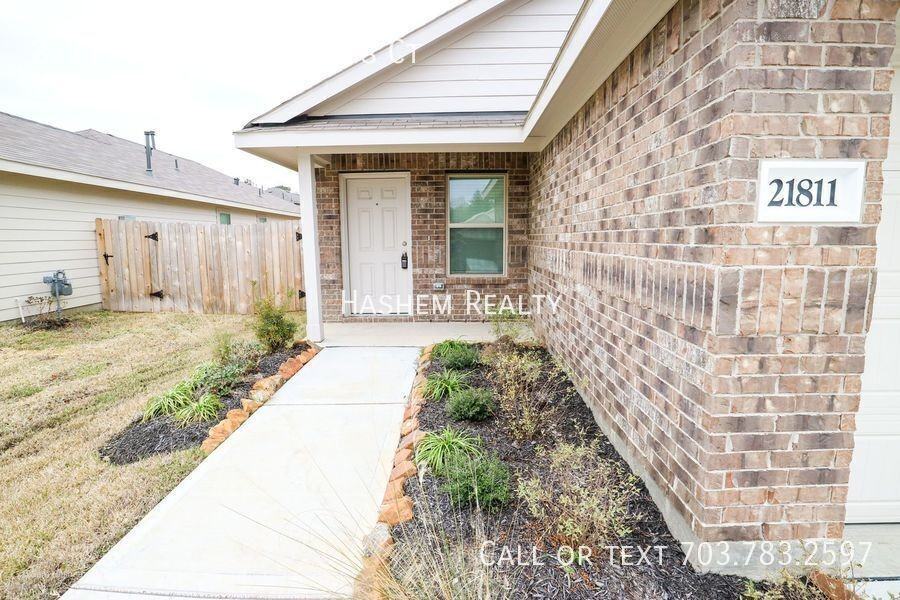 21811 Hickory Springs Ct - Photo 2 of 27