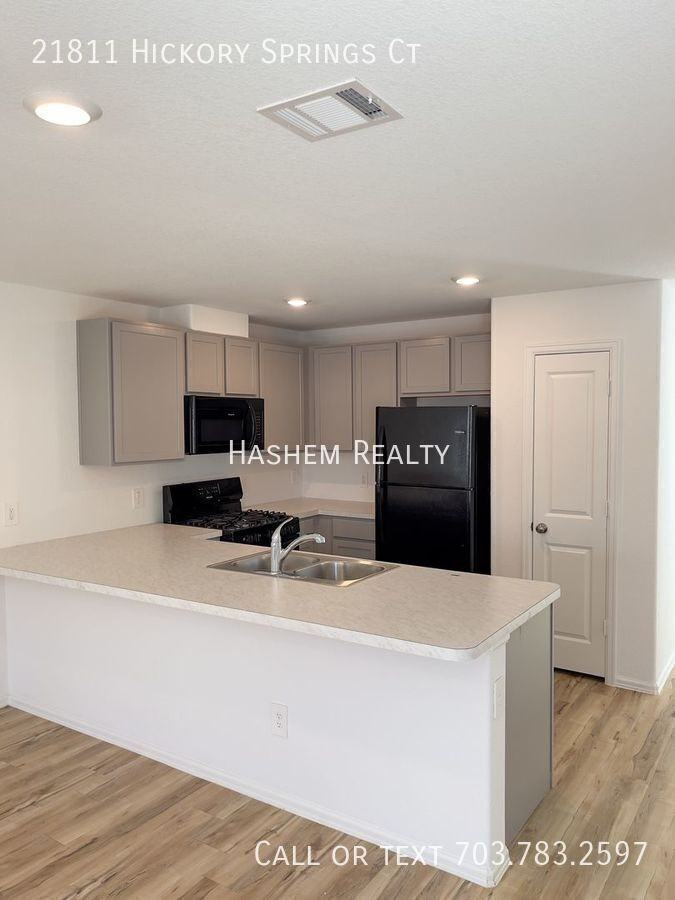 21811 Hickory Springs Ct - Photo 5 of 27