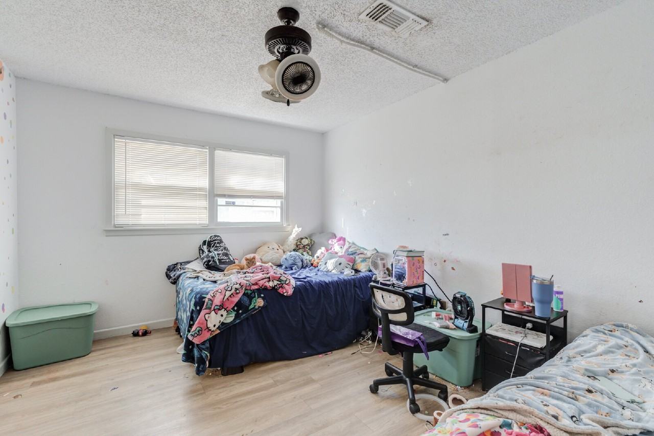 4202 44th St - Photo 3 of 21