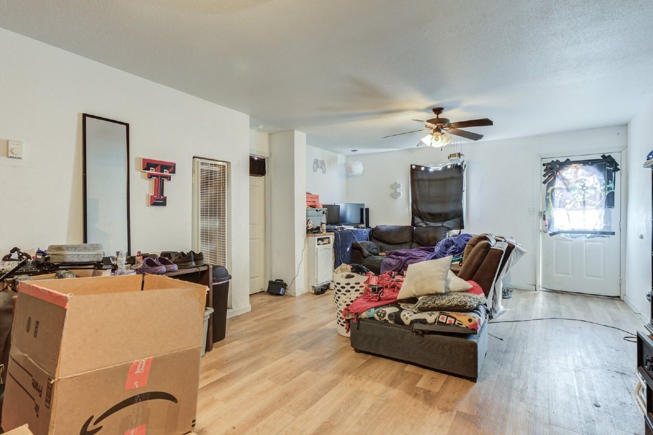 4202 44th St - Photo 4 of 21