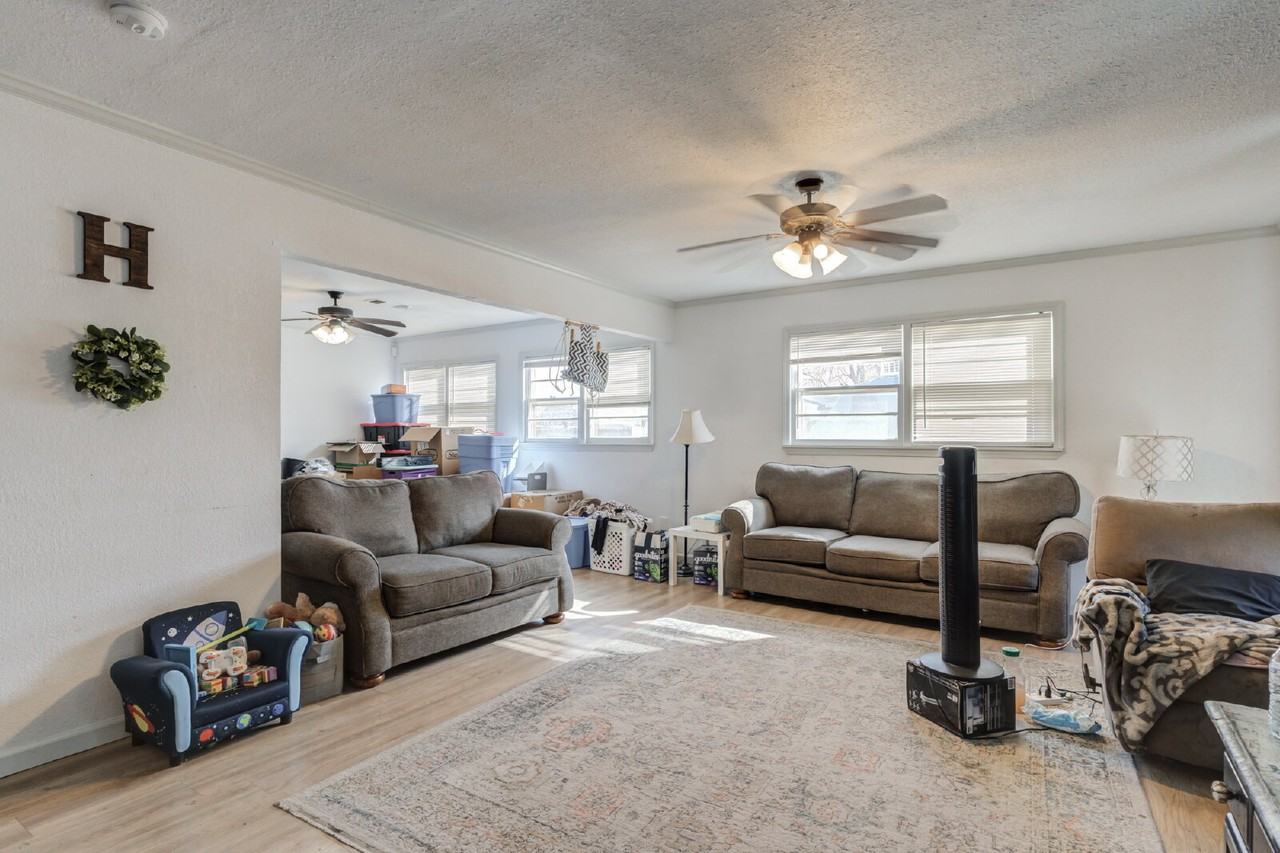 4202 44th St - Photo 5 of 21