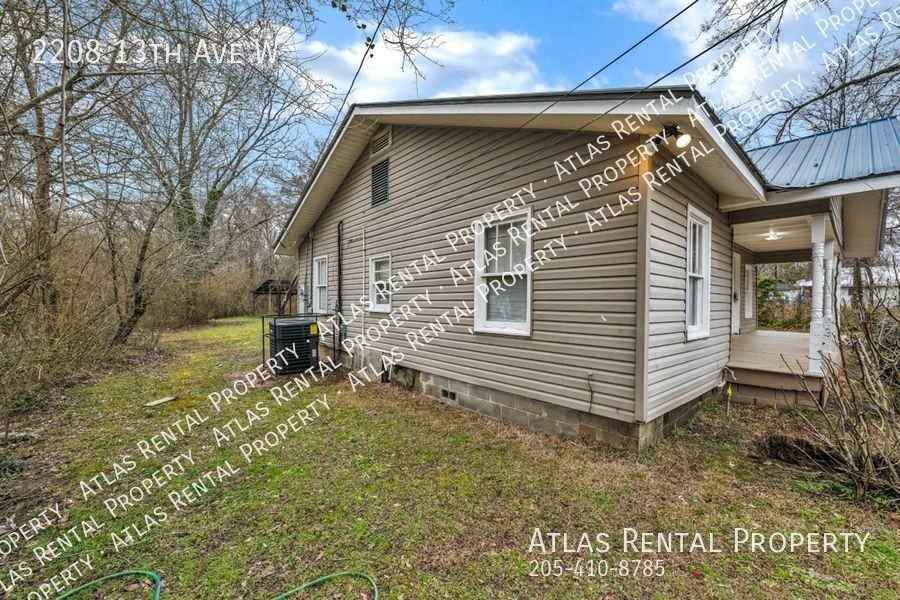 2208 13th Ave W - Photo 4 of 33