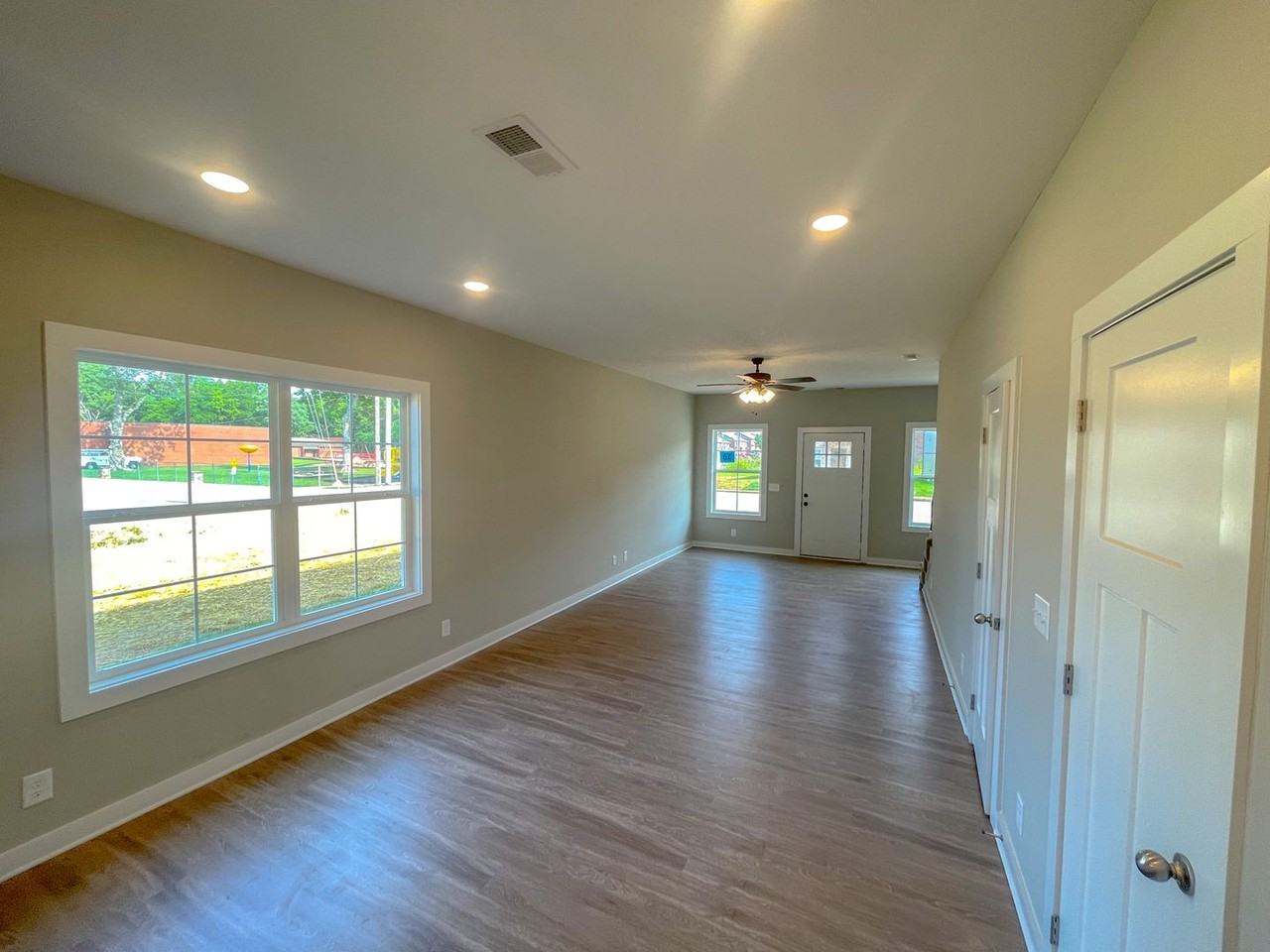 306 Honeycomb Ct - Photo 5 of 30