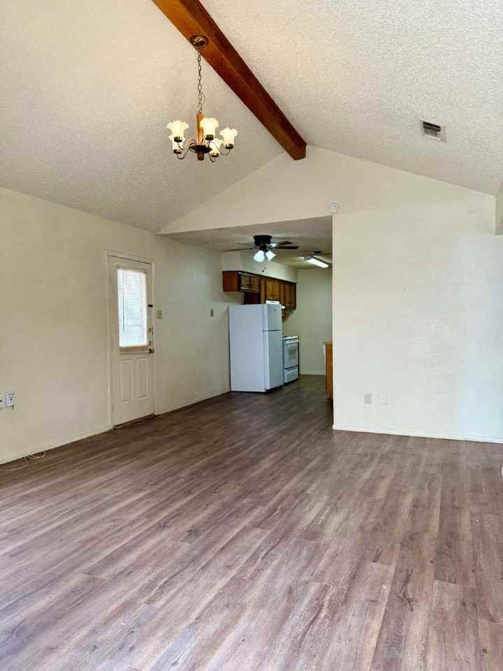 6104 37th St - Photo 3 of 15