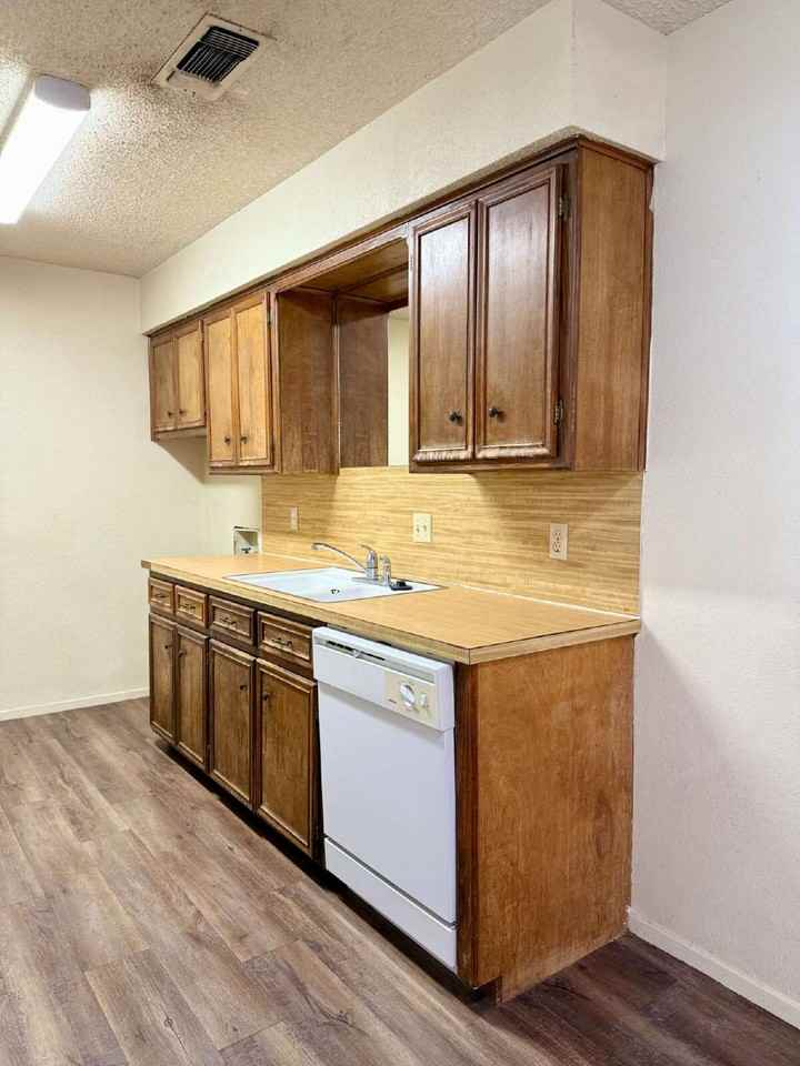 6104 37th St - Photo 6 of 15