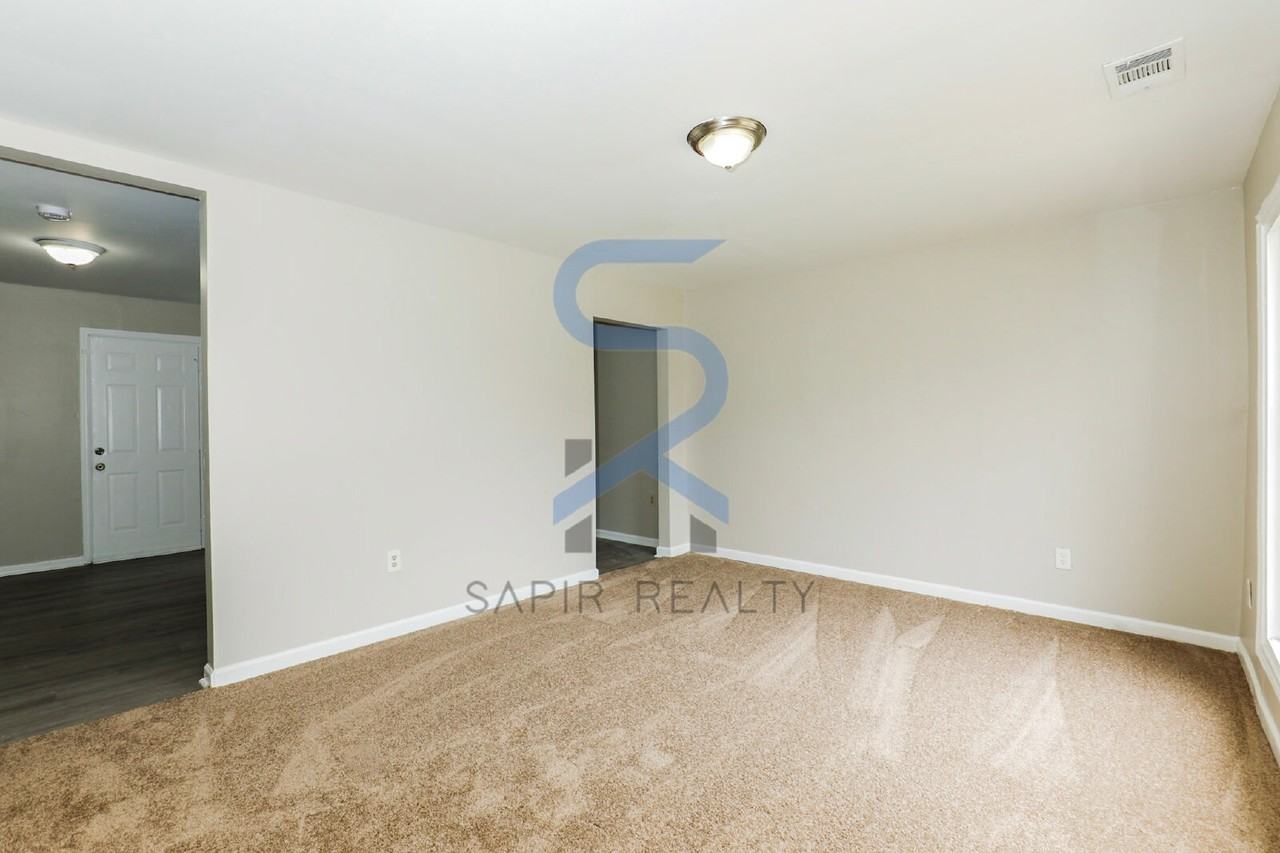 1138 Kipling St Se - Photo 3 of 14