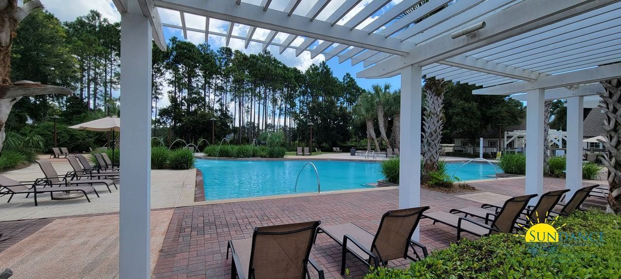 137 Roundwood Dr - Photo 2 of 30