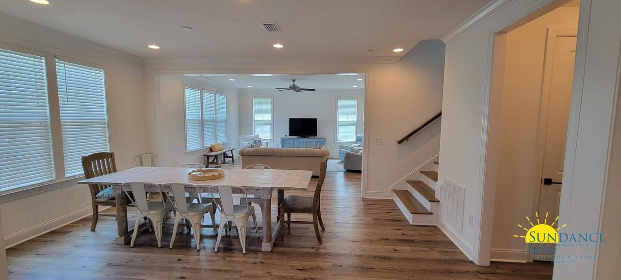 137 Roundwood Dr - Photo 4 of 30