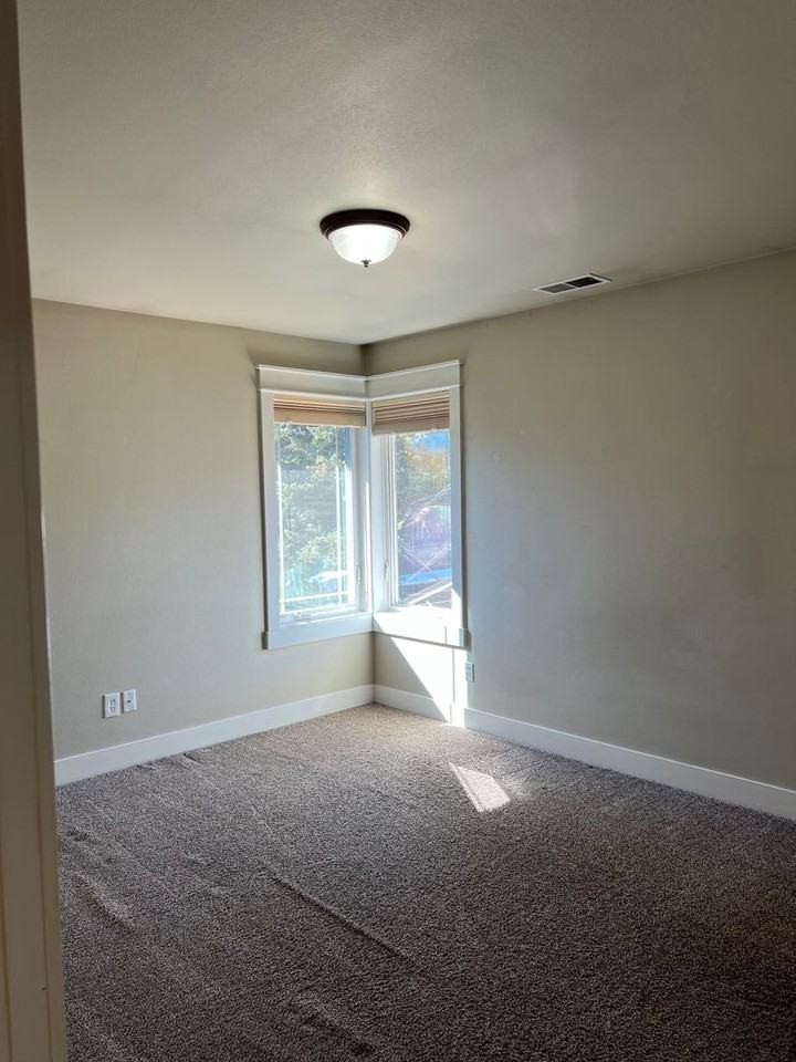 1344 Nw Ithaca Ave #1 - Photo 4 of 18