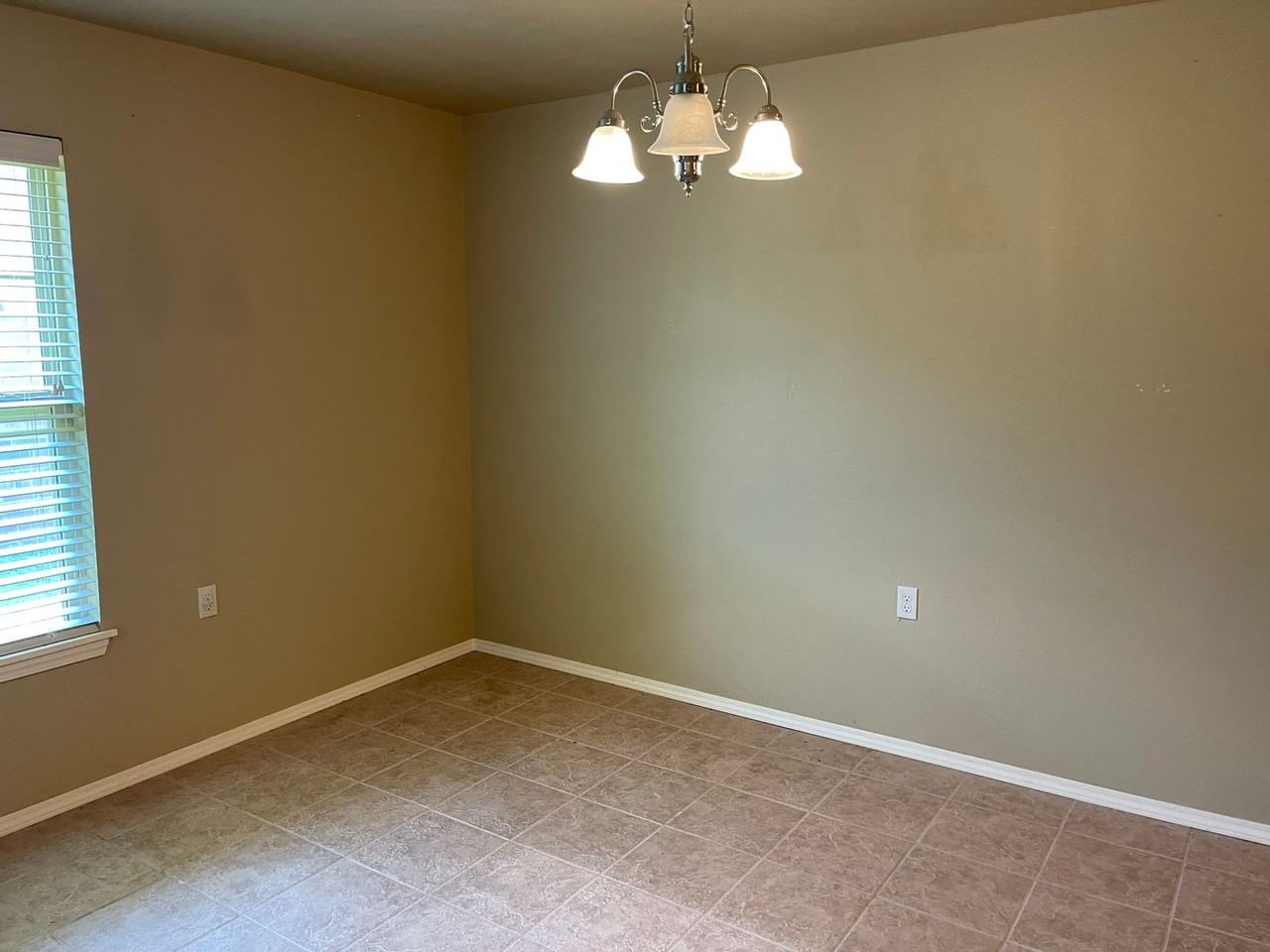 1919 Nw 142nd St - Photo 3 of 9