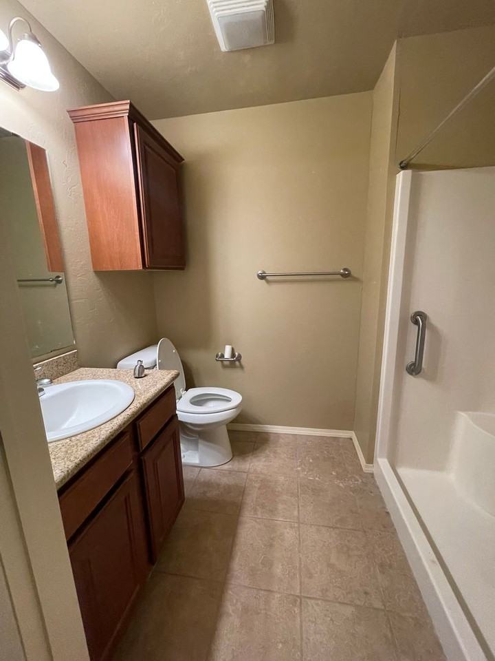 1919 Nw 142nd St - Photo 7 of 9