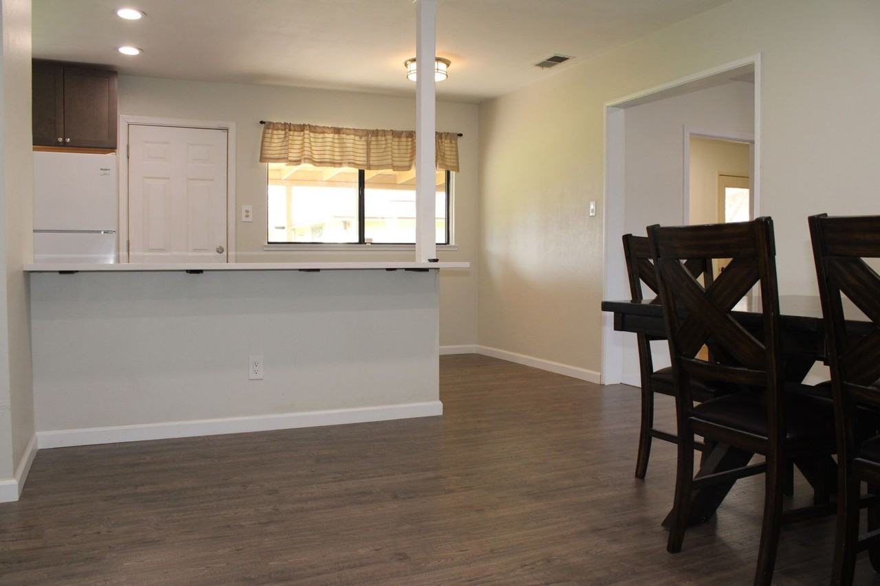 7905 Julia Ct - Photo 4 of 22