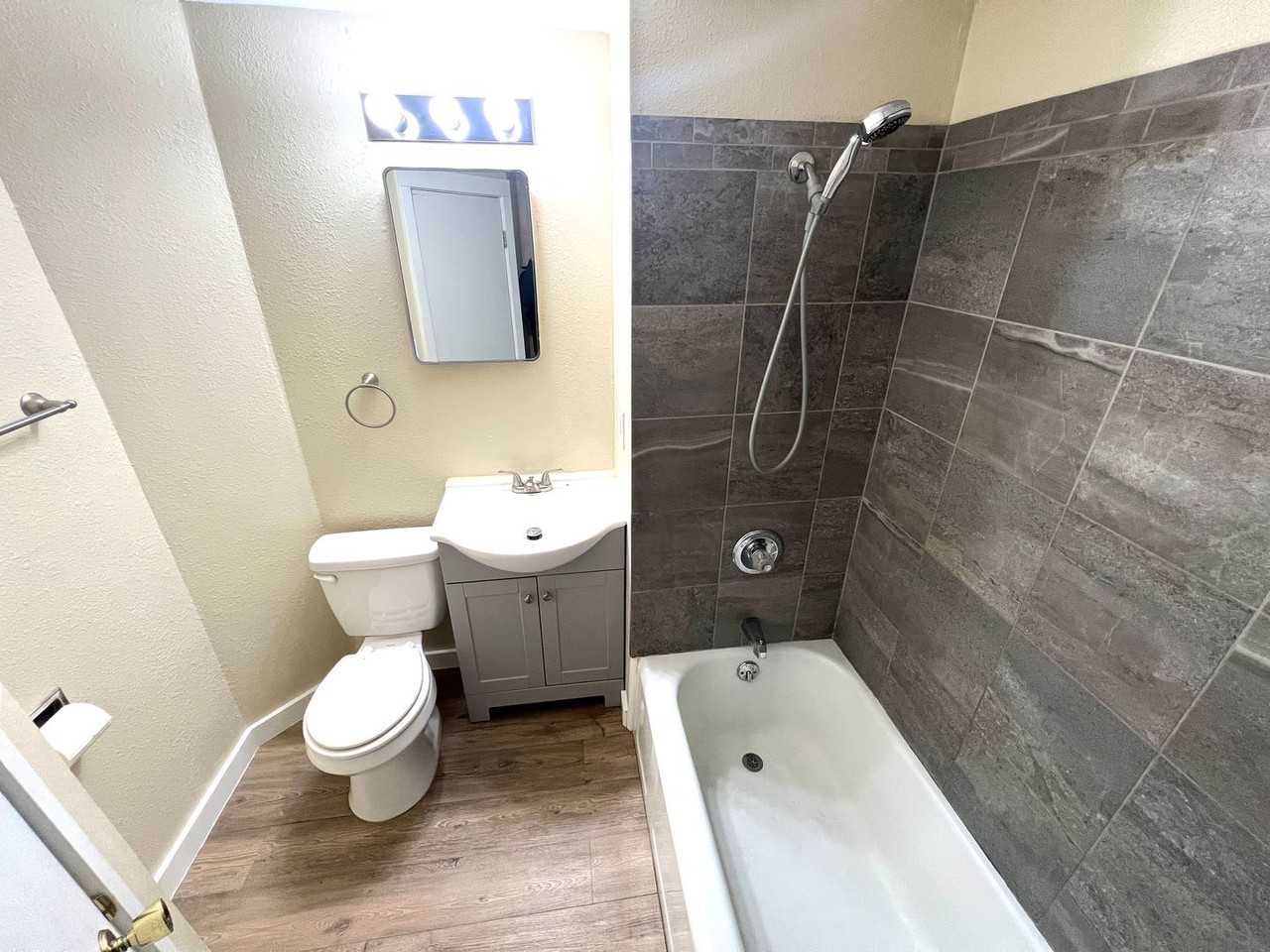 204 Breckenridge St - Photo 4 of 10