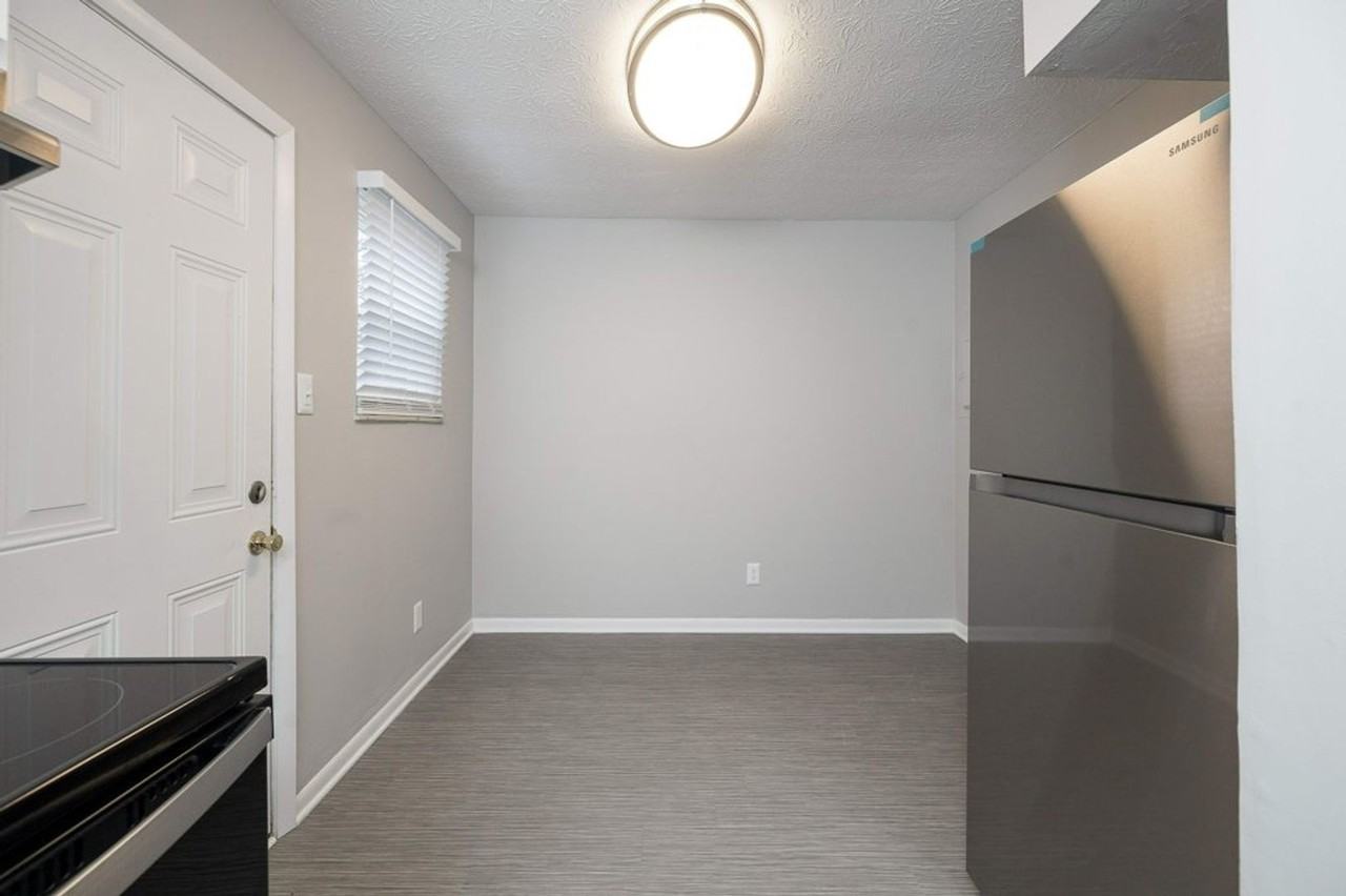 4187 Beechwold Dr - Photo 4 of 13