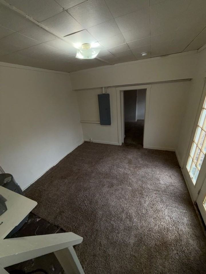 1813 Jeanette Ave - Photo 3 of 8