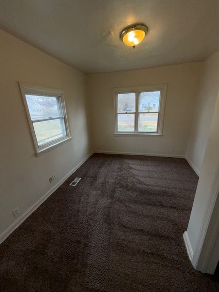 1813 Jeanette Ave - Photo 4 of 8