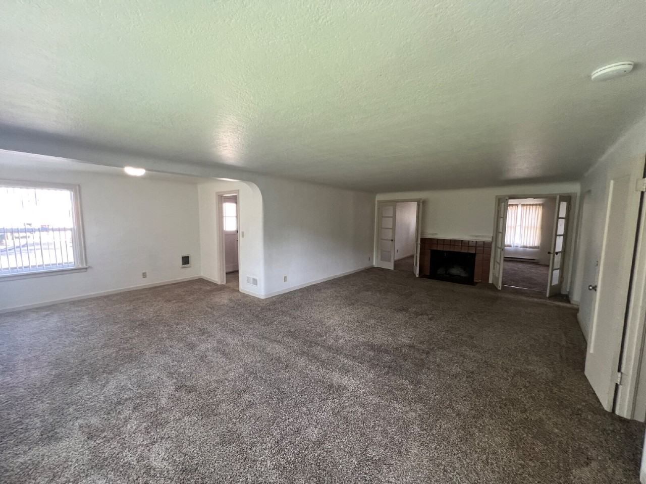 2307 Willamette St - Photo 2 of 14