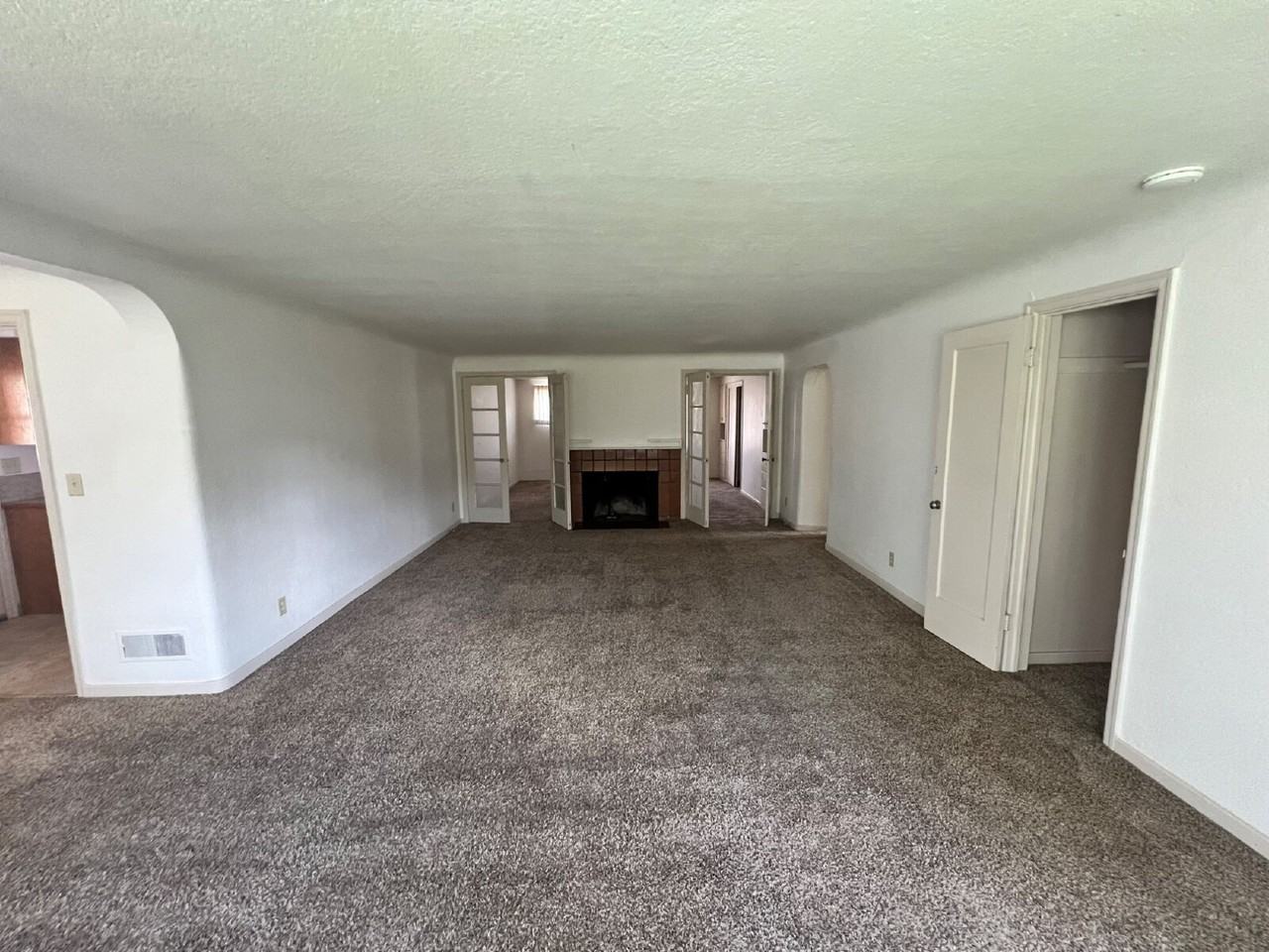 2307 Willamette St - Photo 3 of 14