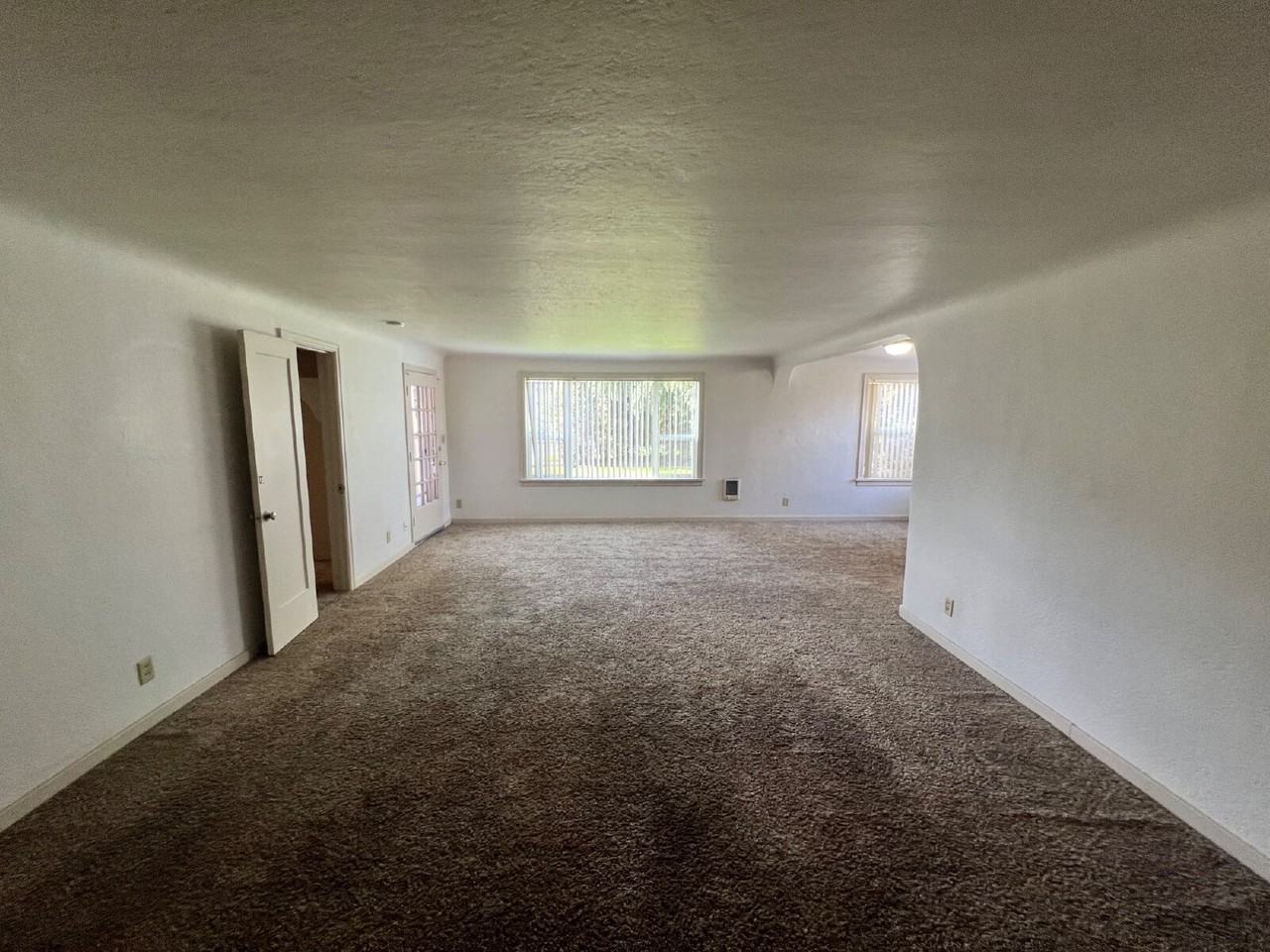 2307 Willamette St - Photo 4 of 14