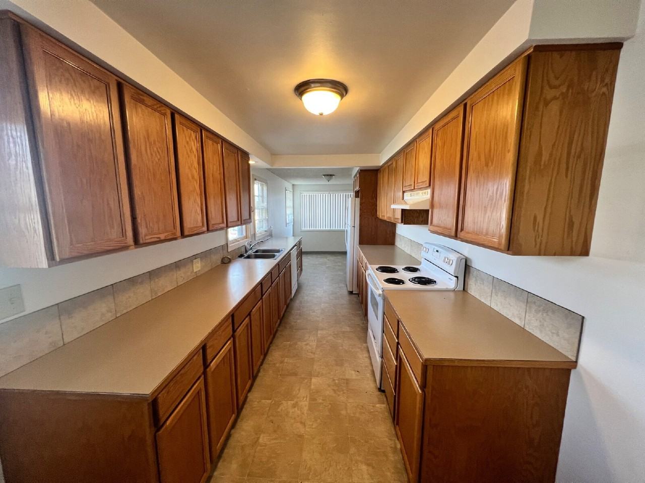 2307 Willamette St - Photo 5 of 14