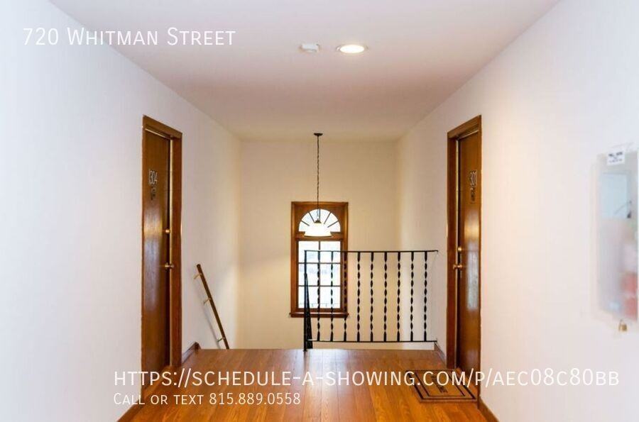 720 Whitman St - Photo 3 of 10