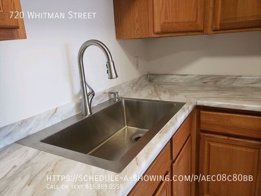 720 Whitman St - Photo 4 of 10